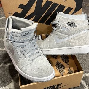 Woman’s 7.5 mid Jordan